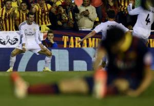 celebración de Gareth Bale ante la alegría de los aficionados culés.